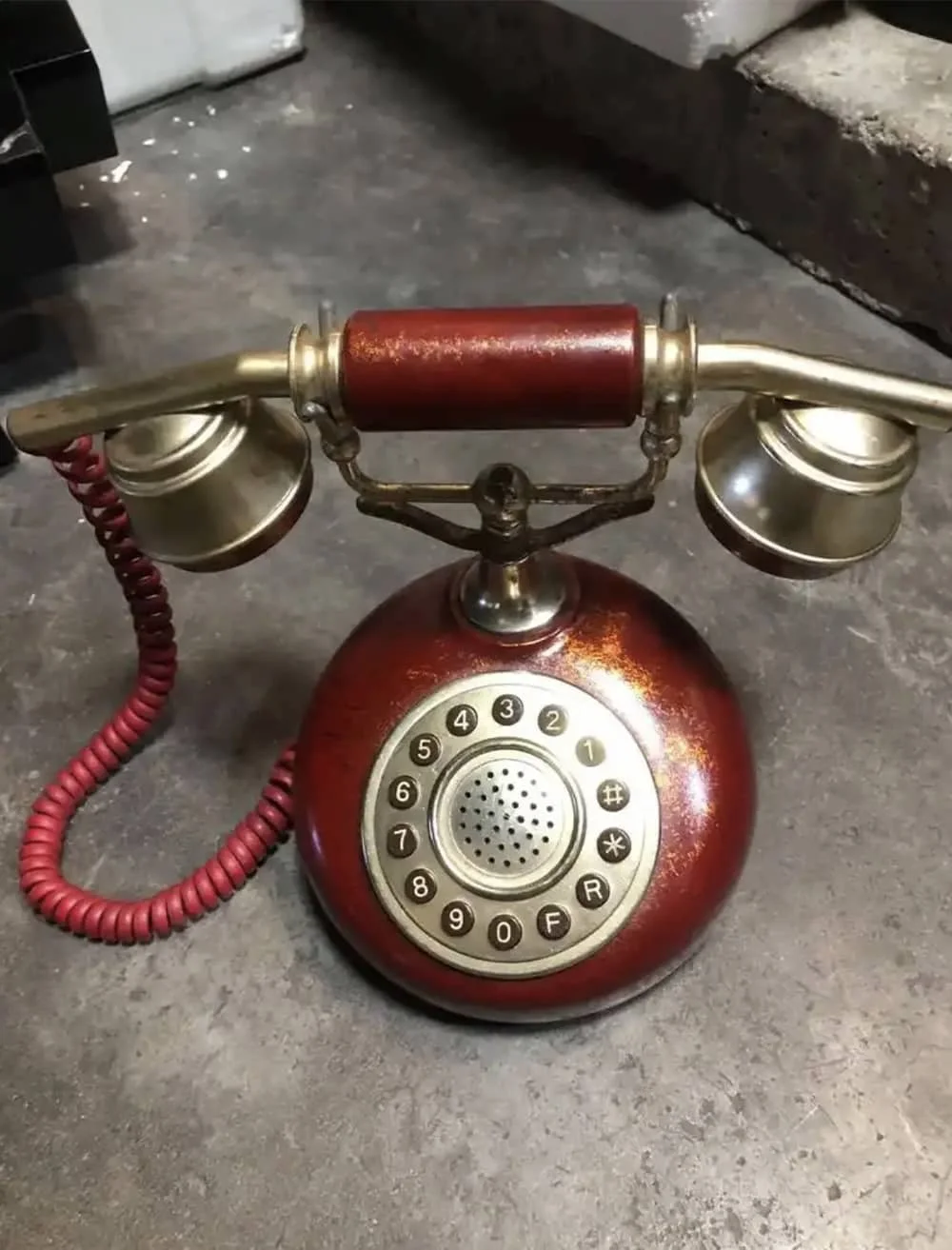 9-tuya Nostalgic Telephone - Image 1